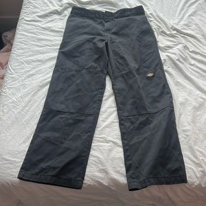 Dickies double knees loose fit. 34 inch waist. 29 inch inseem.